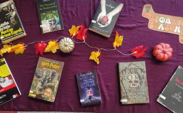 Der Herbsttisch in der Schulbibliothek. Foto: J.Auch